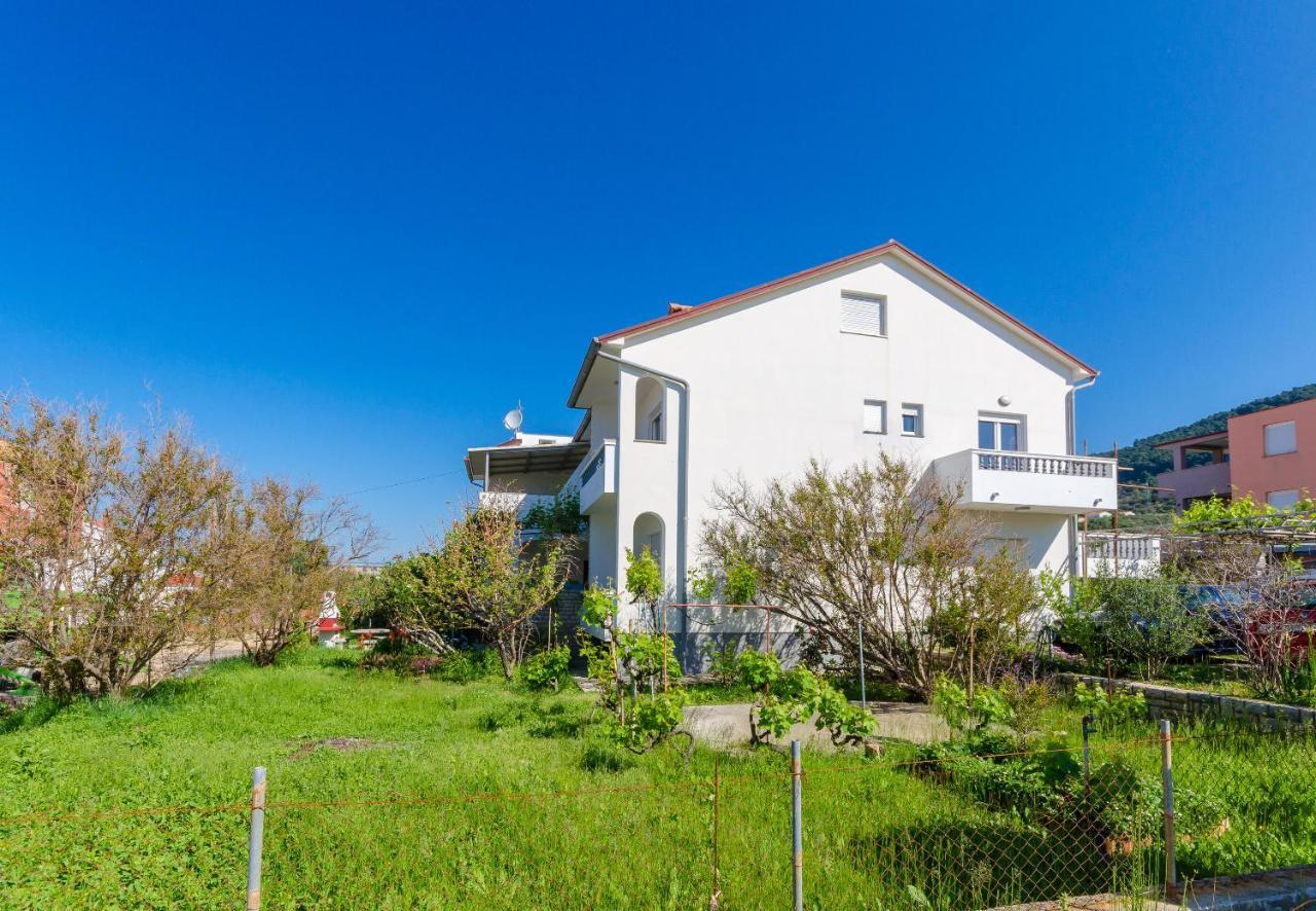 Apartments Slavica R Банёл Экстерьер фото