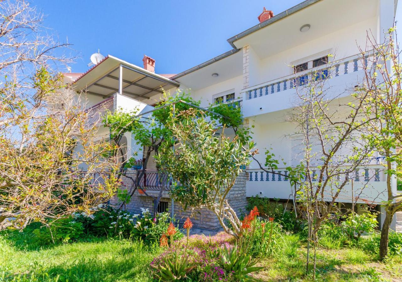 Apartments Slavica R Банёл Экстерьер фото
